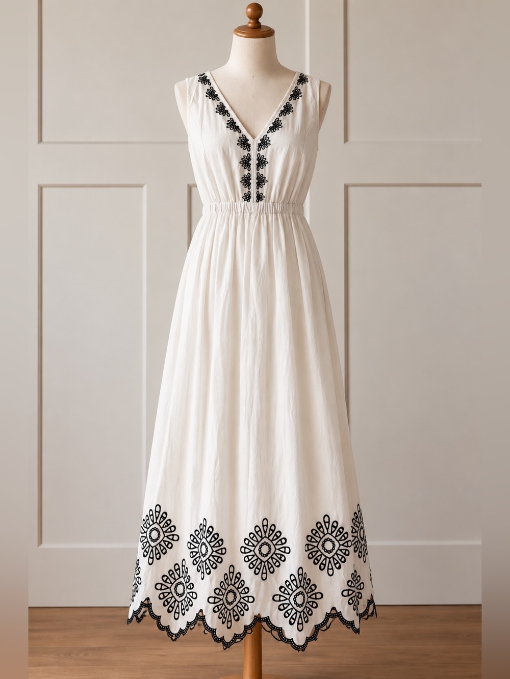 Universal Thread XL Ivory Black Embroidered Scalloped Maxi Dress.